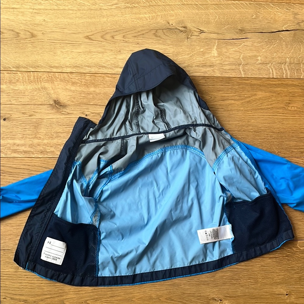 Kids Blue Columbia rain Jacket with reflector on top zipper - Picture 2 of 9